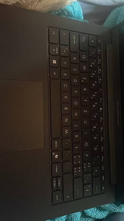 Notebook: ASUS ExpertBook B1403 - Intel Core 7 - 32Go RAM - 650 CHF – Usato da Apples venduto da eth_q9tw 2