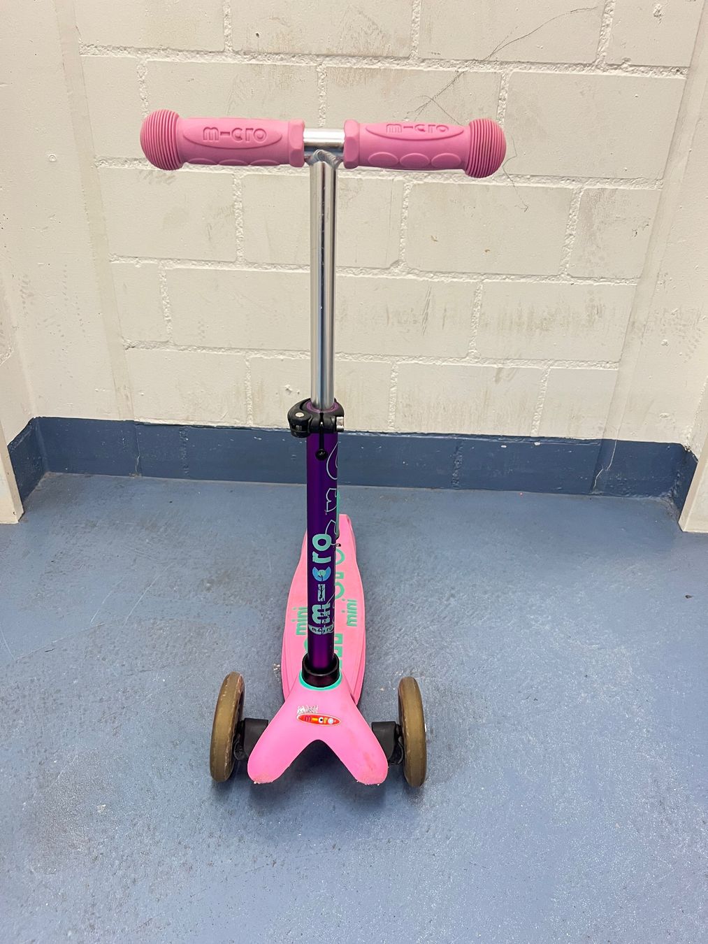 Micro Veicoli per bambini: Micro Mini Trottinette, pink-lila, gebraucht – Usato da Zürich venduto da Sedrun_GR 1