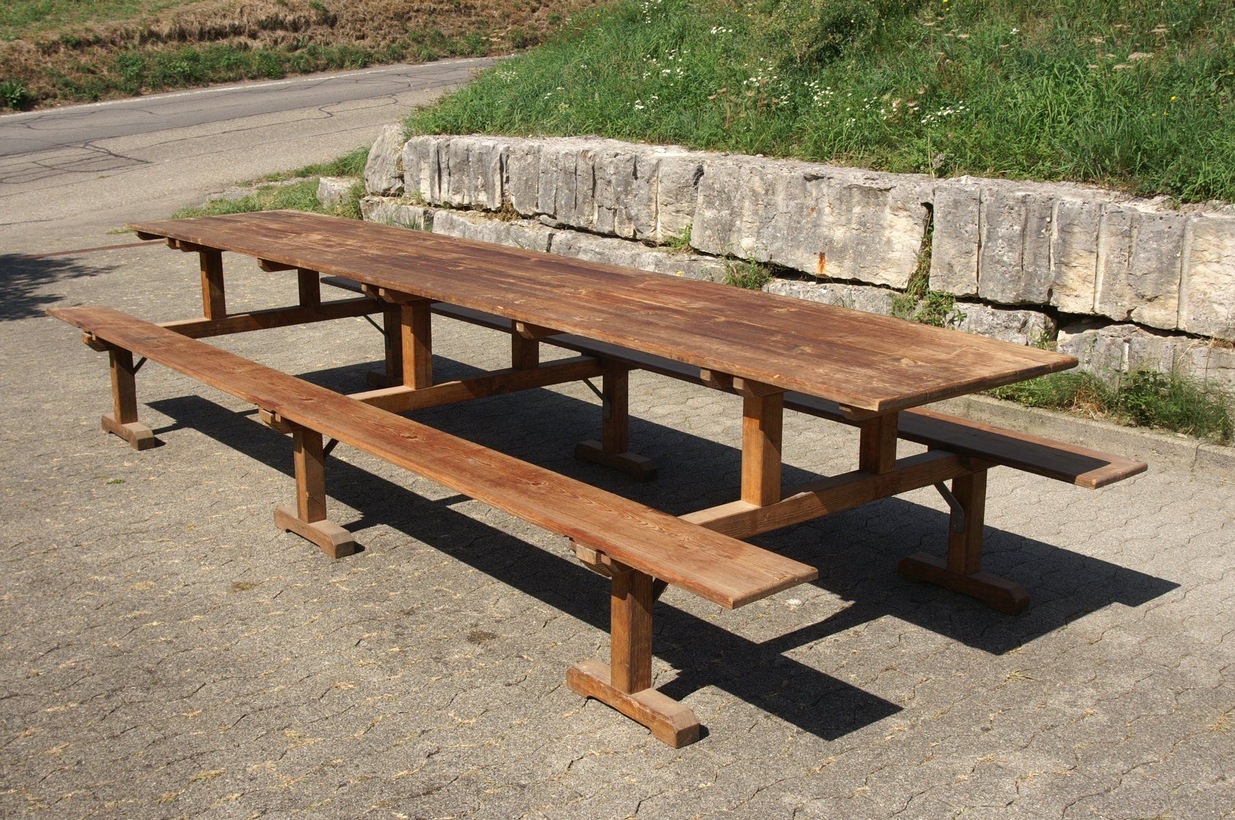 Set de table et chaises: Festbankgarnitur – D'occasion à Jona par hope37