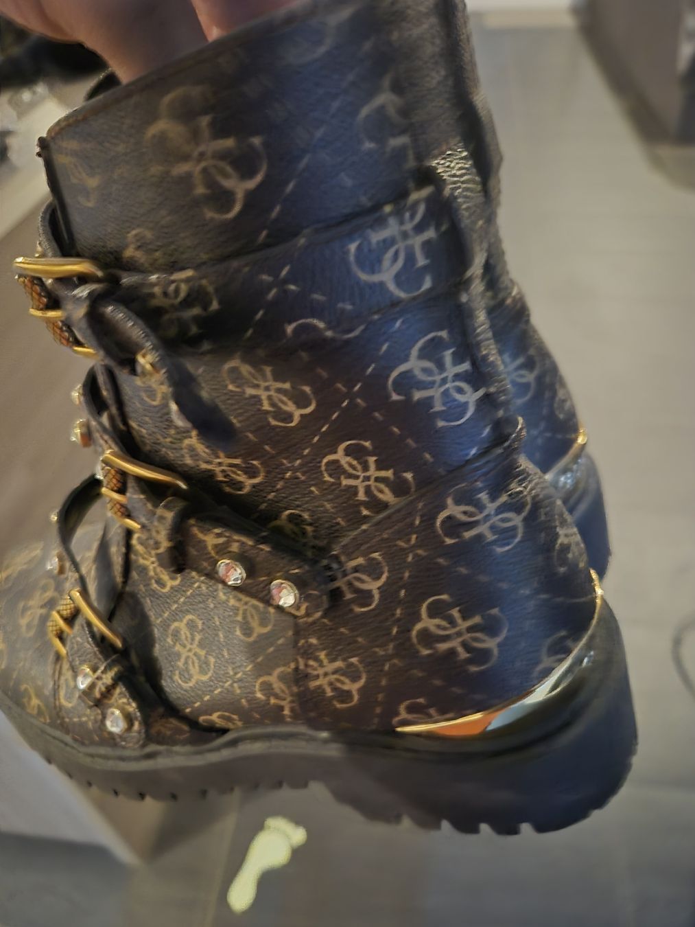 Scarpe da donna: stivali Guess usati pochissimo – Usato da Gampel venduto da ven_s5lq 5