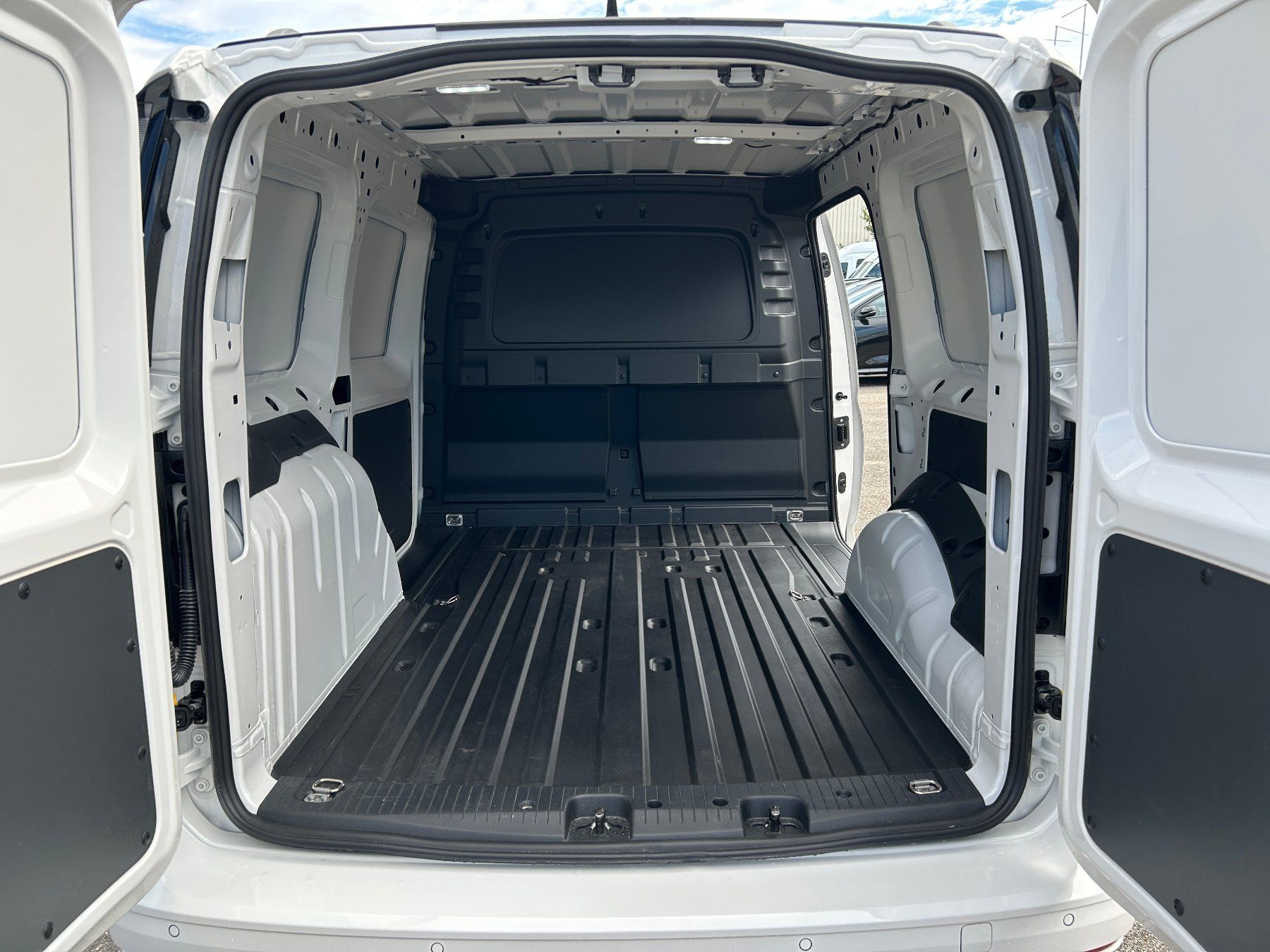 VW Nutzfahrzeuge: VW Caddy Cargo Maxi • 1.5TSI DSG • Aktion - 30% – Gebraucht aus Gümmenen von Team-29 8