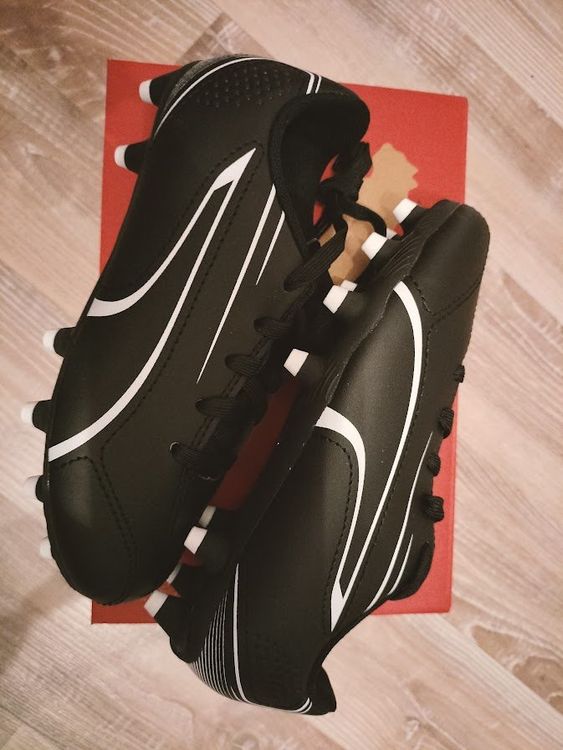 Puma Chaussures hommes: Puma Fussballschuhe Vitoria FG/AG J Grösse 35.5 – Neuf avec emballage d'origine à Oftringen par Sportivo.ch