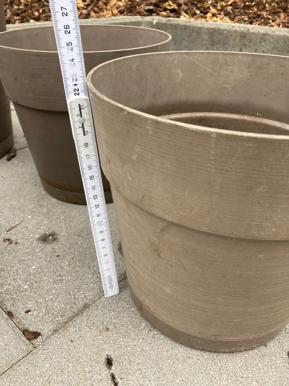 Vasi per fiori: 4x Blumentöpfe beige mit Untersetzer – Usato da Hitzkirch venduto da eve_may 7