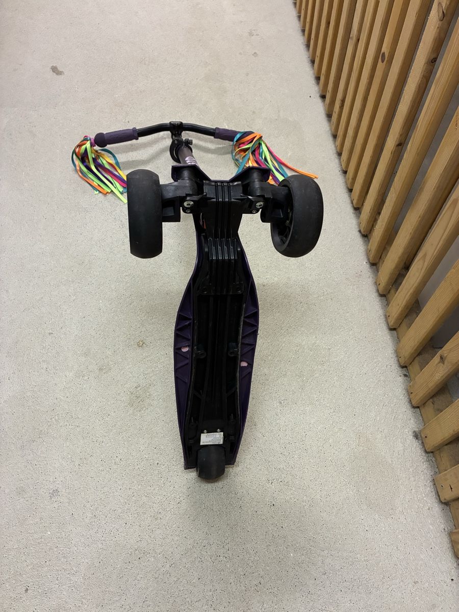 Micro Kickboard: Micro Maxi Roller violett mit Lenkerbändern gebraucht – D'occasion à Münchwilen TG par Gkc83 1