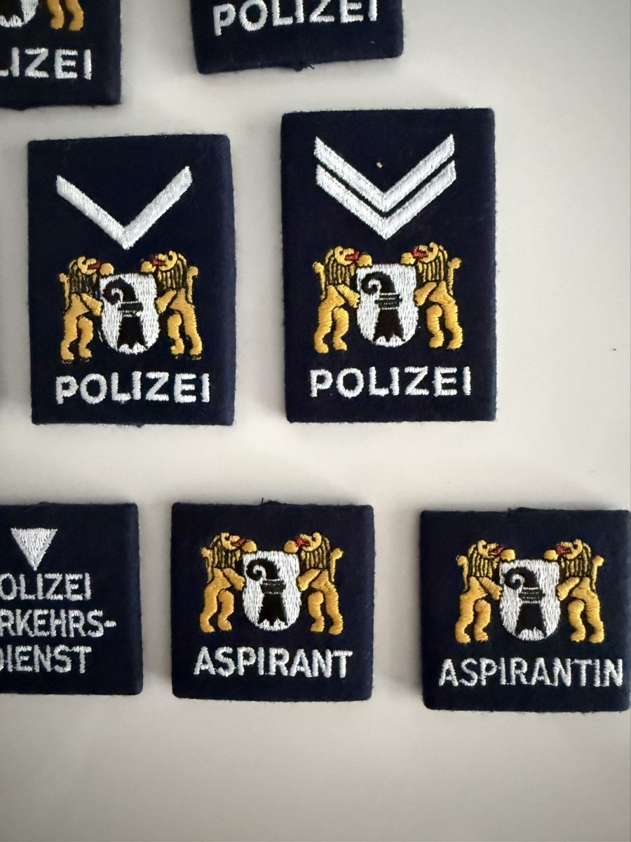 Uniformi: Kantonspolizei Basel Stadt Schulterbatten – Nuovo (secondo la descrizione) da Sisseln AG venduto da Daeha1 2