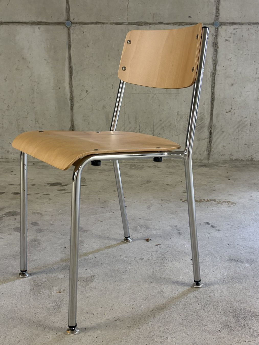 Stühle: Stapelstühle Holz/Metall – Gebraucht aus Frauenfeld von Felix-Frauenfeld