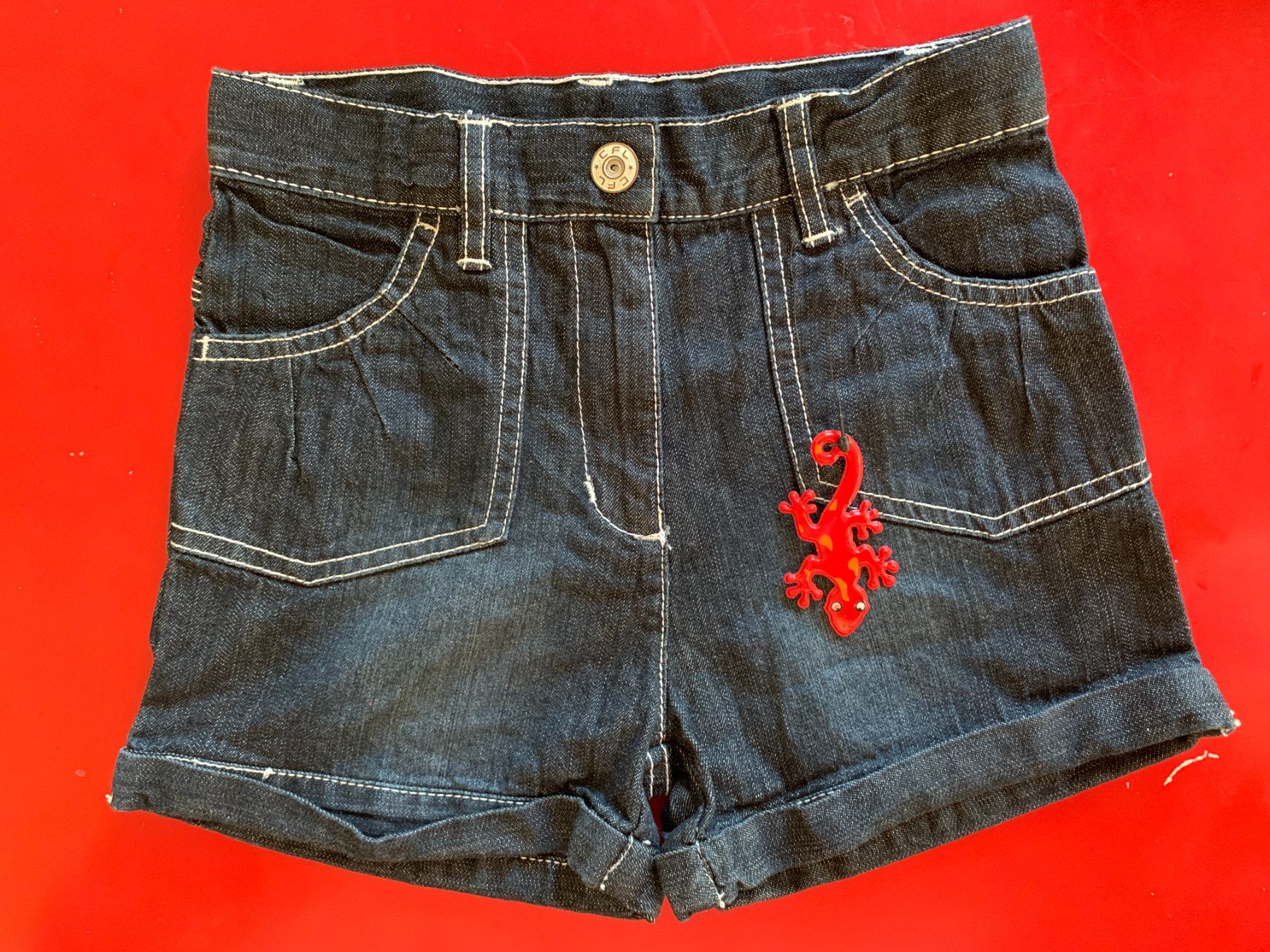 Pantaloni: Shorts neufs bleus -- Taille 122 -- 100% coton – Usato da Petit-Lancy venduto da chezRic
