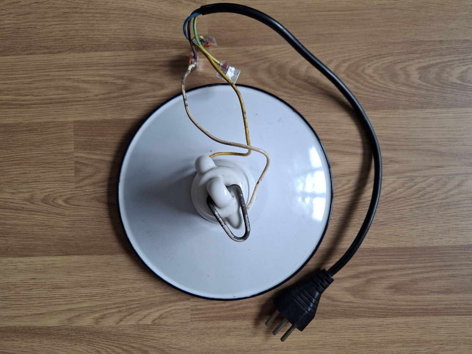 Colori: Vintage Deckenlampe weiss, Emaille Plafonnier – Usato da Aarburg venduto da Rosen_Rot_2 5