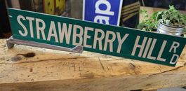 Strassenschild "Strawberry Hill Road"