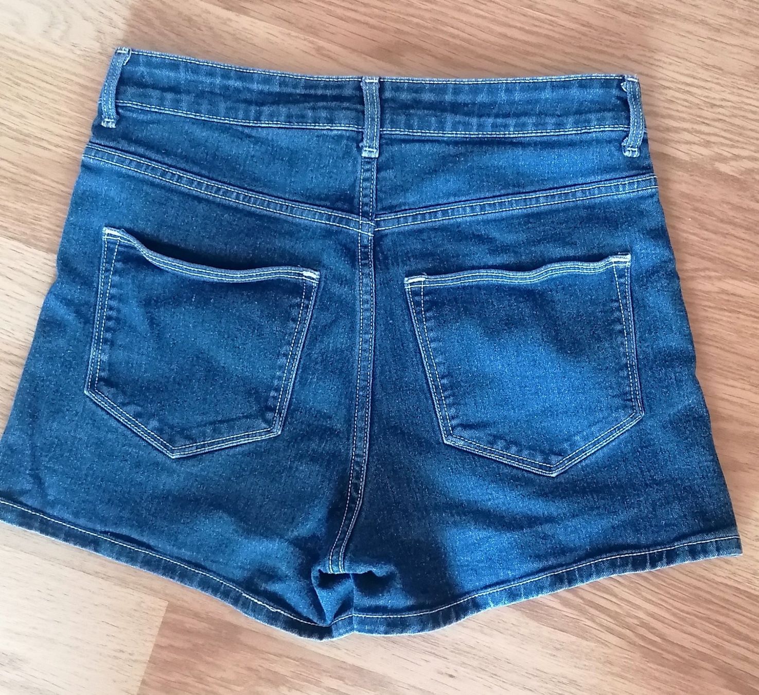 Pantaloni: Short, short en jean, pantalon – Usato da Montcherand venduto da petiteoune75 4