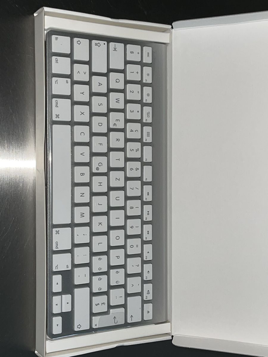 Apple Claviers: Apple Wireless Keyboard A1314 – Neuf avec emballage d'origine à Nänikon par mat_jy7q