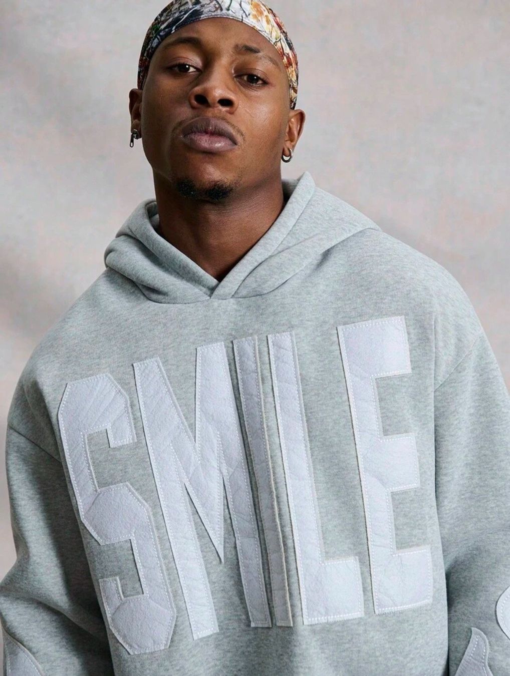 Maglioni & Felpe: Grey Graphic Pullover Hoodie – Nuovo (secondo la descrizione) da Sion venduto da yasir.2021