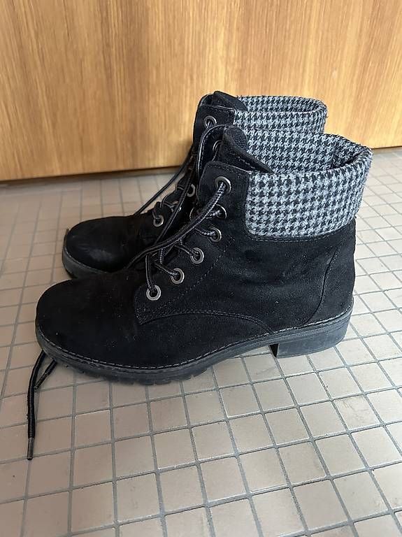 Damenschuhe: schwarze Stiefel – Gebraucht aus Gais von T_iziana 2