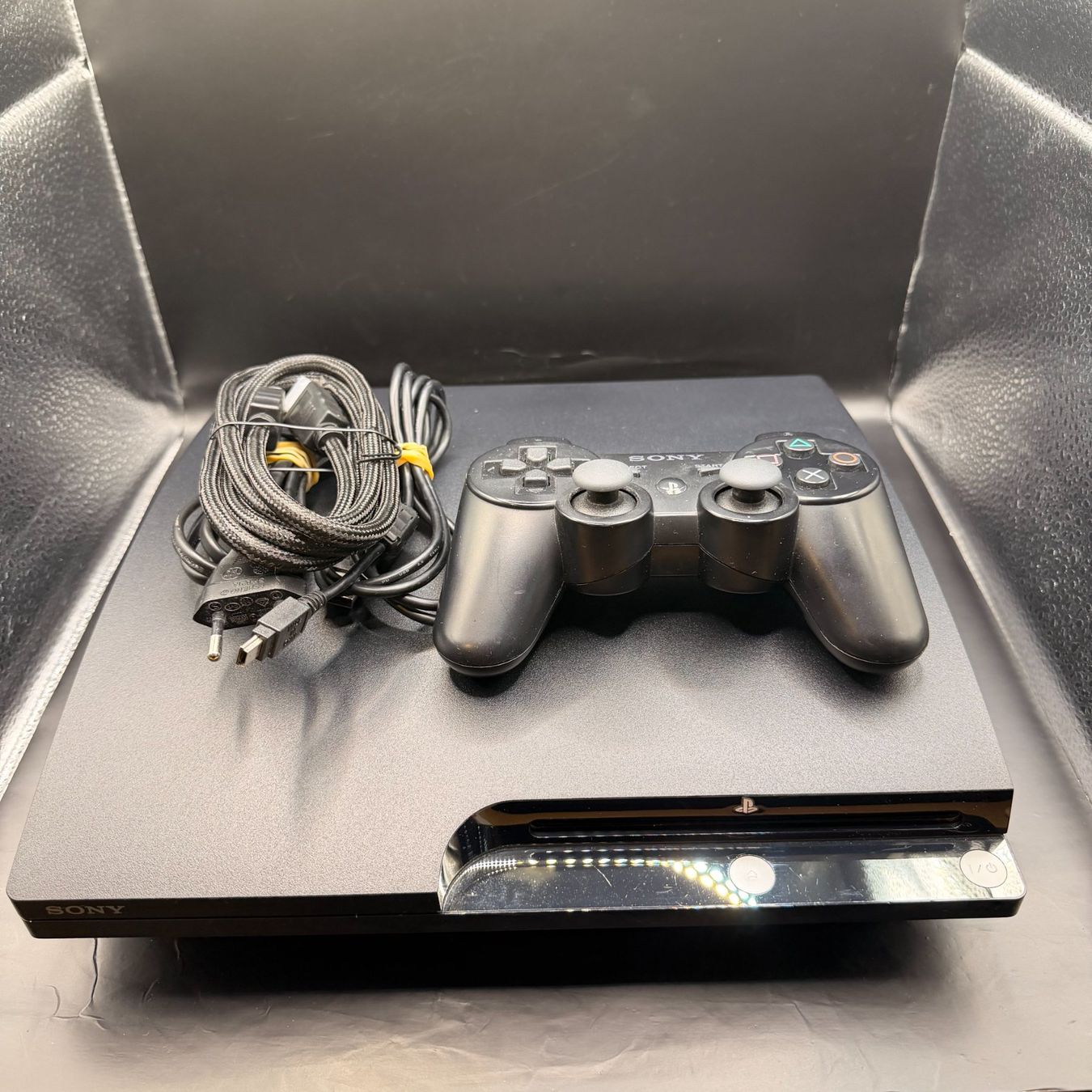 Sony Konsolen: Sony PlayStation 3 Slim PS3 120GB CECH-2004A – Gebraucht aus Düdingen von Nerdworld