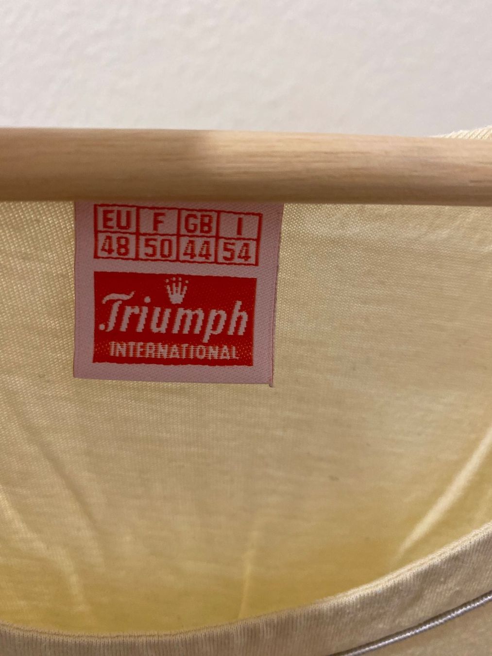 Triumph Negligees & Pigiami: Triumph Nachthemd gelb Gr. 48 – Usato da Pratteln venduto da a23_j2gs 8