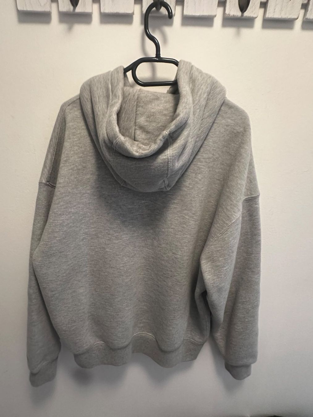 Pullover & Sweatshirts: Kapuzenpullover grau - Gr. M – Gebraucht aus Basel von san_2jbt 1