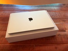 MacBook Pro 16 M3 Max | 36 GB RAM | 2 TB SSD | Akku 94%