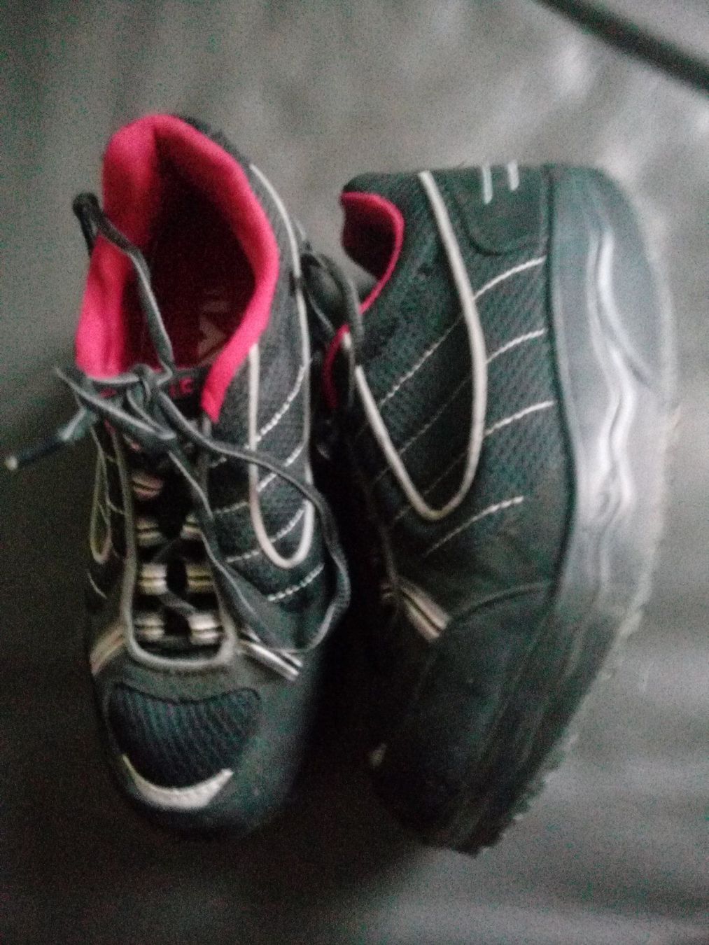Scarpe da uomo: Aviv Sportschuh gr. 39 – Usato da Krattigen venduto da Winnie12 1