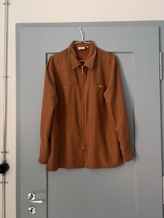 Wunderschöne Vintage-Hemdjacke in Braun aus Wildlederimitat