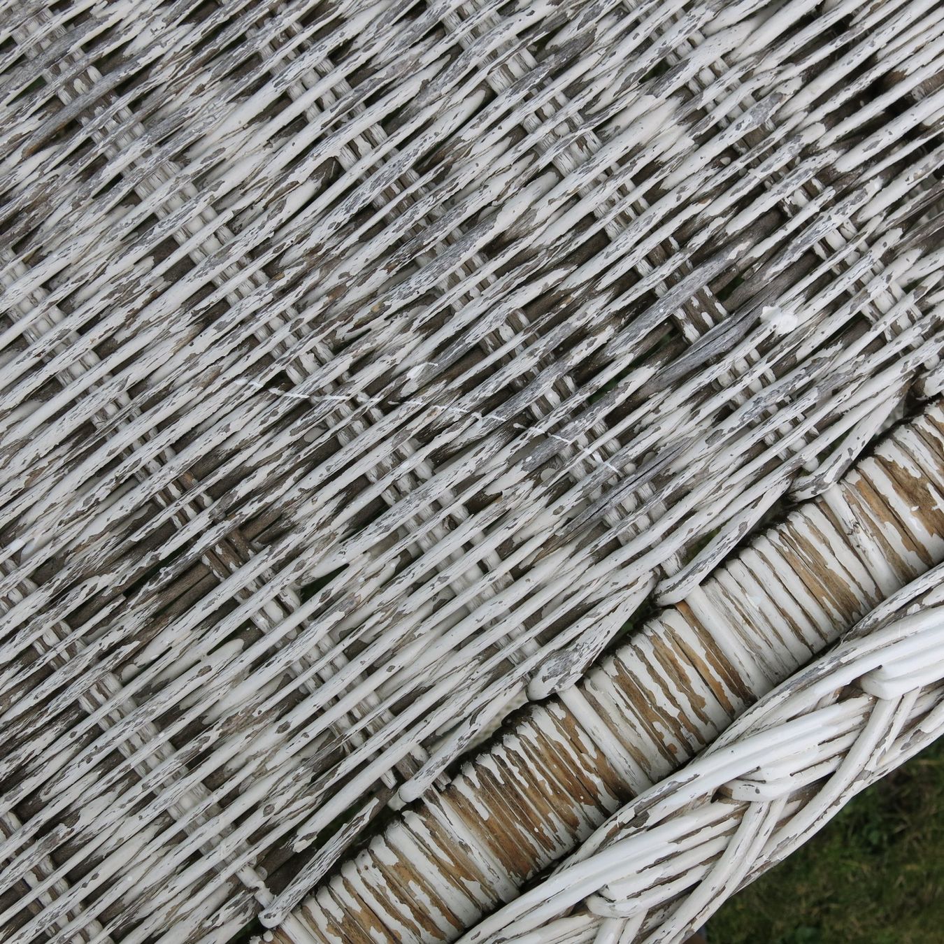 Tische: Korbtisch weiss Original – Gebraucht aus Seltisberg von pipistrumpf 7