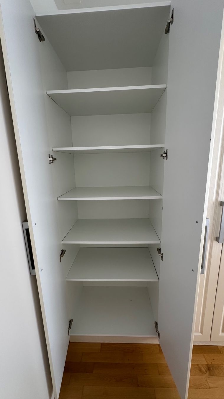 Schränke: Grosser Kleiderschrank weiss – Gebraucht aus Wallisellen von Driton-PR 2