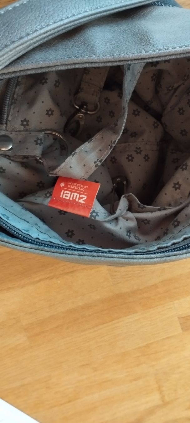 Zwei Taschen für Damen: Damen Tasche von ZWEI – Gebraucht aus Mörel von MJoaoCosta 5
