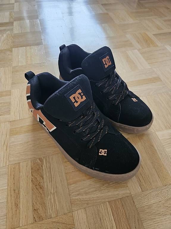 Scarpe da uomo: DC Shoes Court Graffik – Nuovo e nell'imballaggio originale da Baar venduto da aeMPe