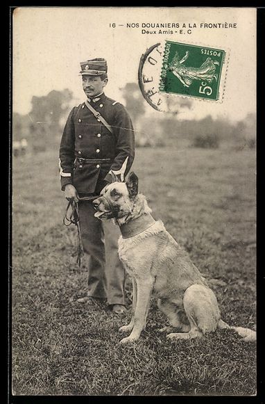 Cartes postales: AK Grenzschützer in Uniform mit Hund – D'occasion à Berlin par bartko-reher