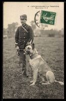 AK Grenzschützer in Uniform mit Hund