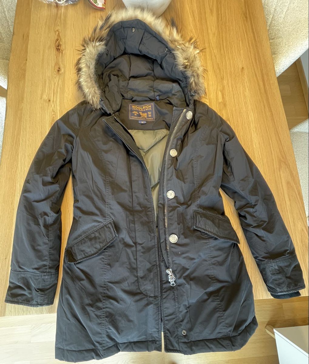 Woolrich Giacche: Woolrich Winterjacke Damen schwarz – Usato da Wädenswil venduto da Cloode_