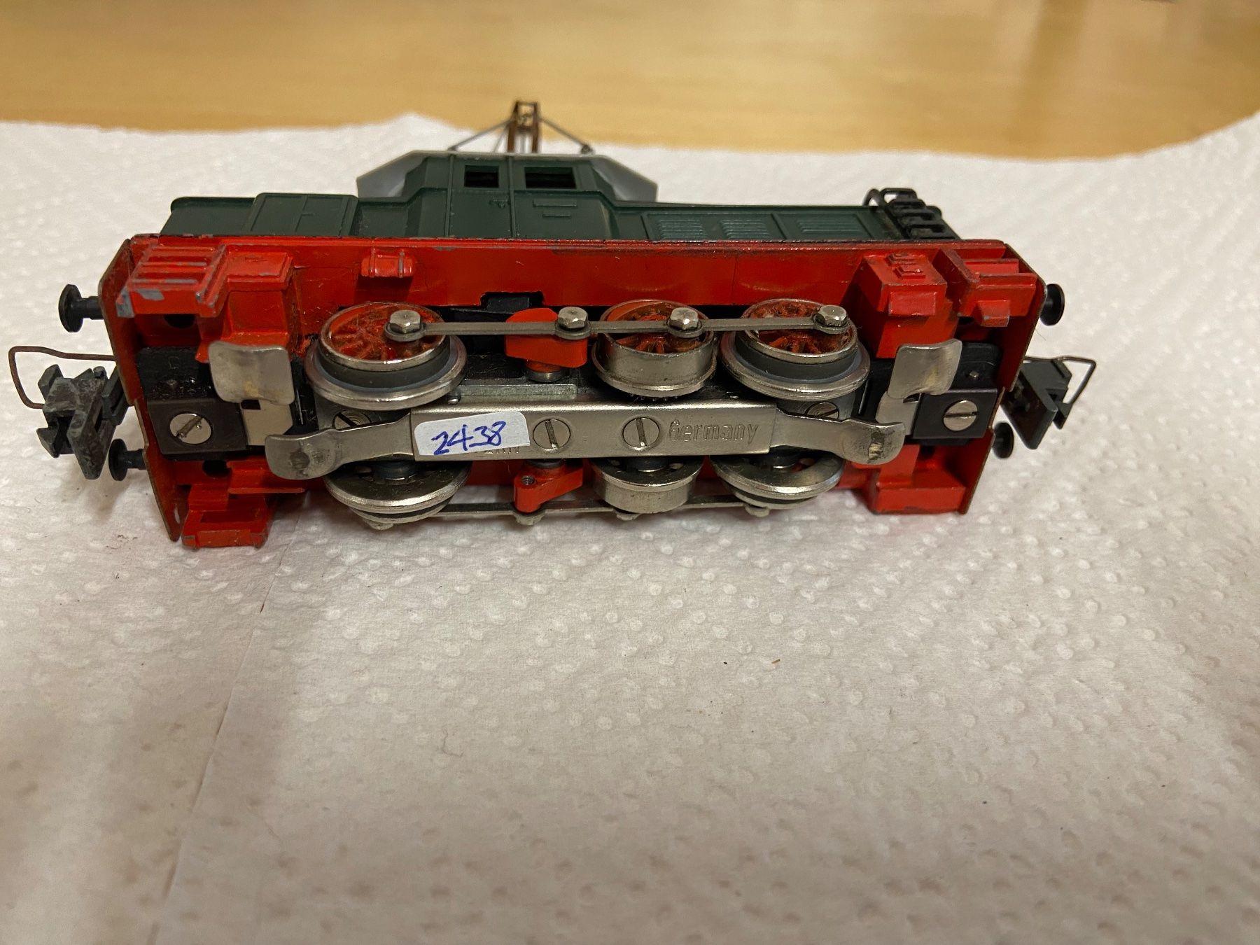Trix Modelleisenbahnen: Trix Express Rangierlok 2438 – Gebraucht aus Basel von Relaphe 5