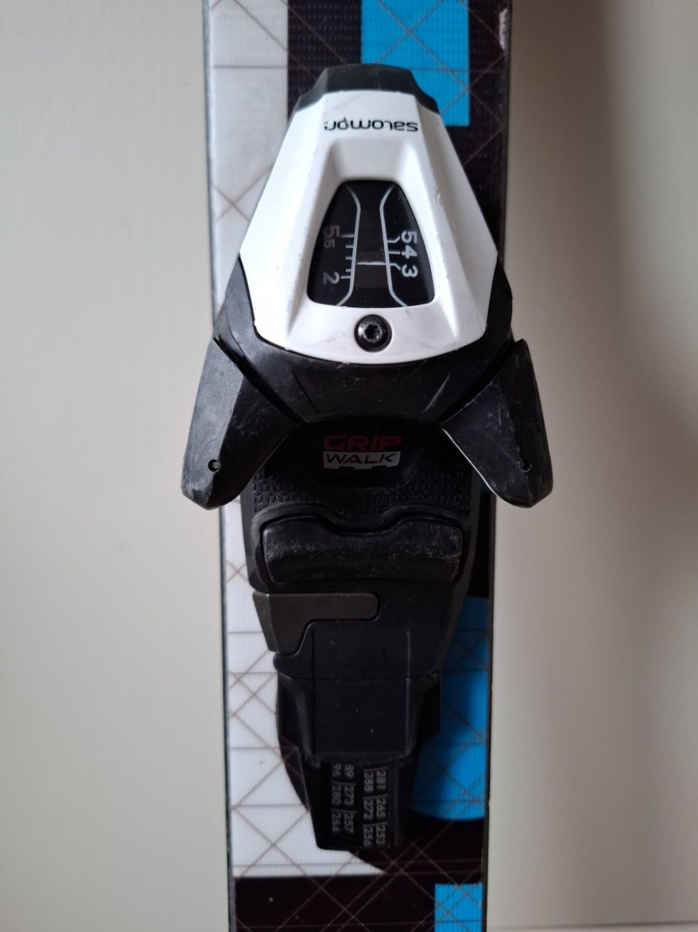 Stöckli Sci: Stöckli Freestyle Ski " LOOP JR " 131 cm – Usato da Alpnach Dorf venduto da Burnbuster 2