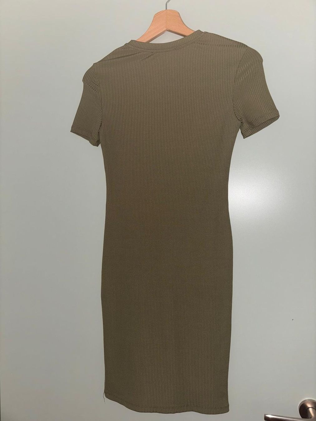 Kleider: Midikleid Khaki Rippstrick Gr. S 👗 – Gebraucht aus Dübendorf von an_nk8z 1