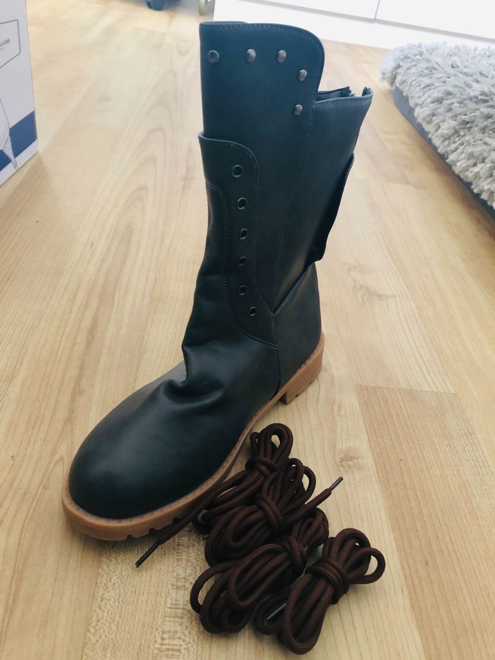 Scarpe da donna: Coole Stiefel Gr. 39 mit Nieten – Nuovo e nell'imballaggio originale da Arlesheim venduto da OmnIa55 3