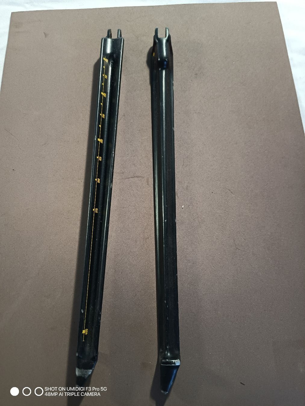 Supporti a parete: Gewehr 57 Stützbein  240mm 2 Stück alt – Usato da Aarwangen venduto da to-hirschi 1