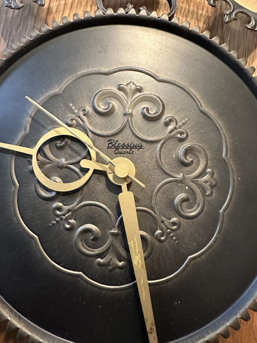 Orologi da terra & Orologi da parete: Vintage Metall Wanduhr Blessing – Usato da Mauensee venduto da Braut-kleid 1