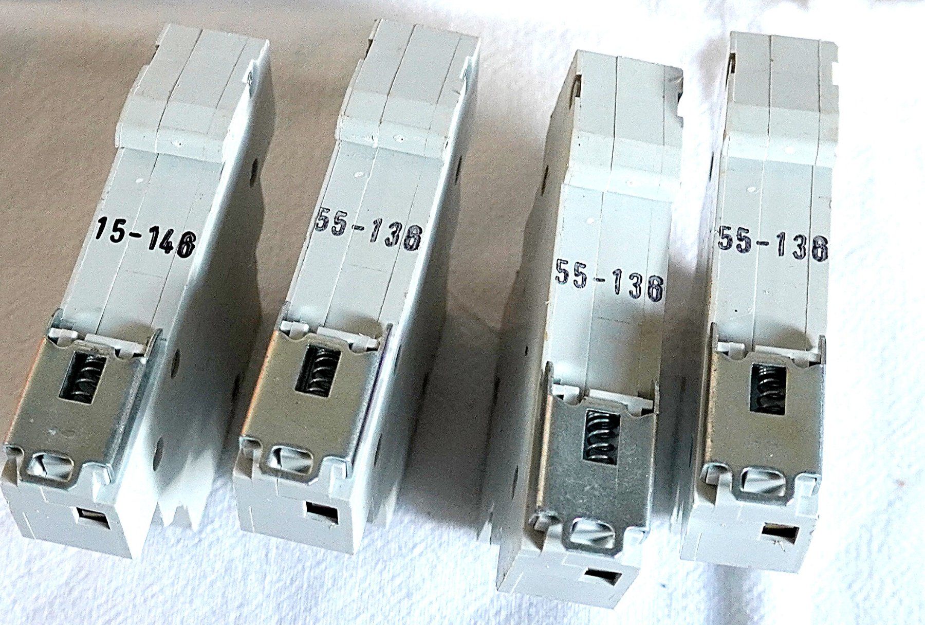 Componenti elettronici: Fernschalter, Impulsschalter, Stromstosschalter – Usato da Baar venduto da 2cvbaar 3