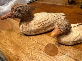 Zwei Enten Figuren aus Naturmaterialien