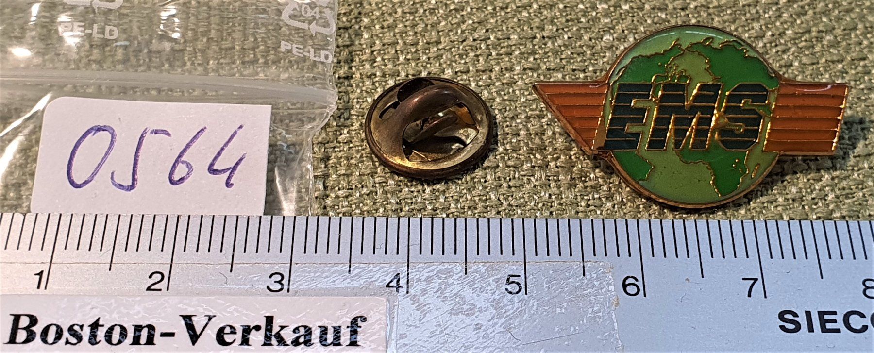 Placchette & Badge: O564 - Pin Die Post PTT Versand Express EMS – Usato da Reinach BL venduto da Boston-Verkauf 1