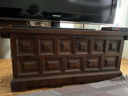 Truhe Holz dunkel mit Schnalle antike Optik