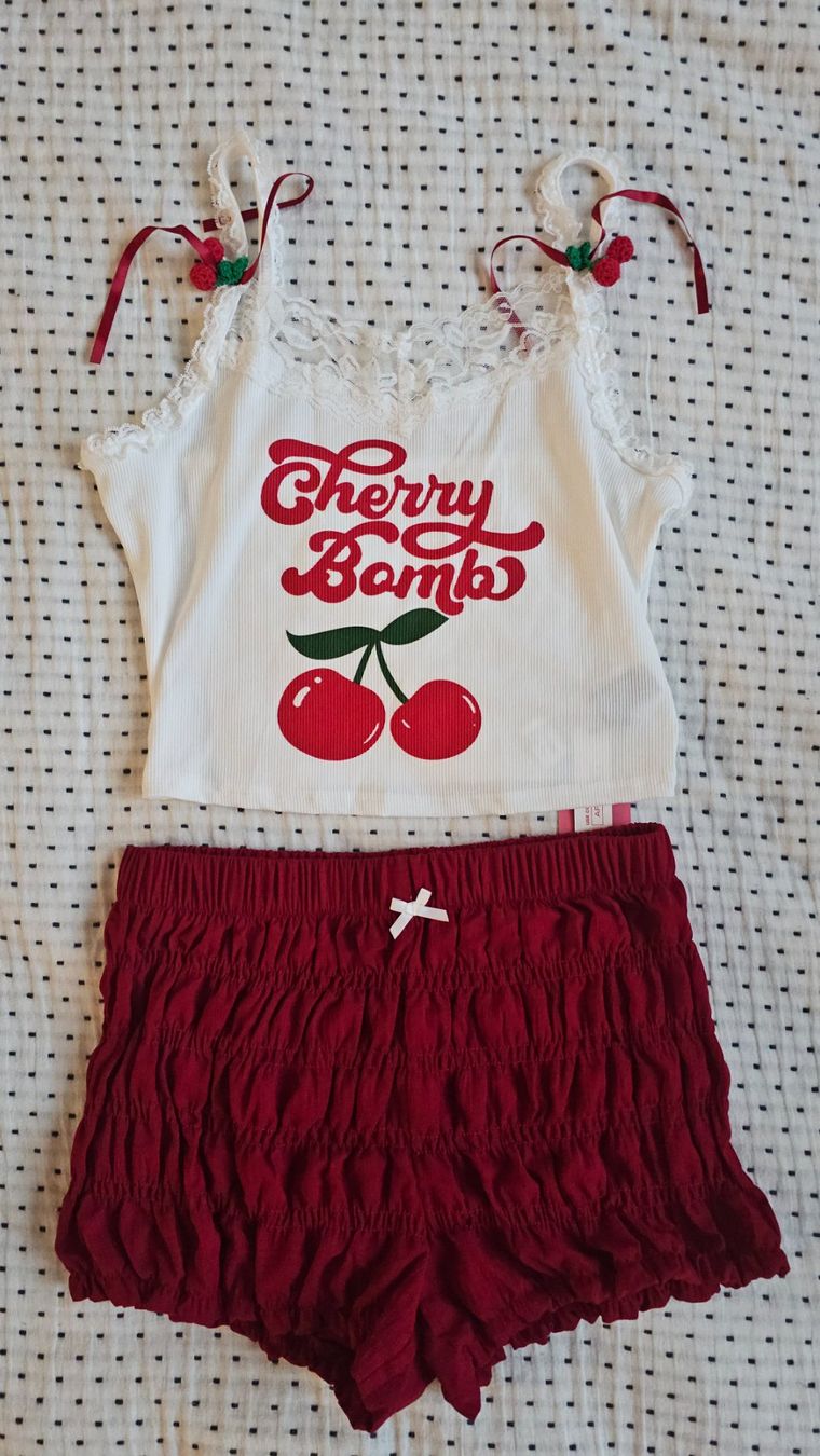 Shein Negligees & Pigiami: Ensemble 2 pièces haut + short Cherry Bomb taille M – Nuovo e nell'imballaggio originale da Lausanne venduto da feathernox