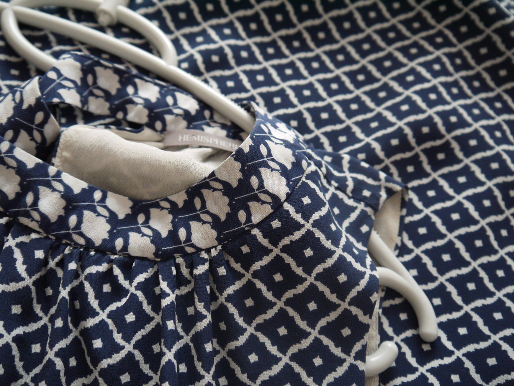 Hemisphere Vestiti: Hemisphere Kleid aus 100% Seide / Gr.M – Usato da Hagendorn venduto da Blaf 2