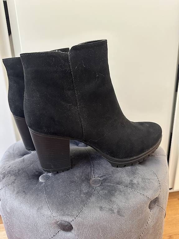 Scarpe da donna: Schwarze Ankle Boots mit Blockabsatz Gr. 39 – Usato da Klingnau venduto da mic_qk2t 1