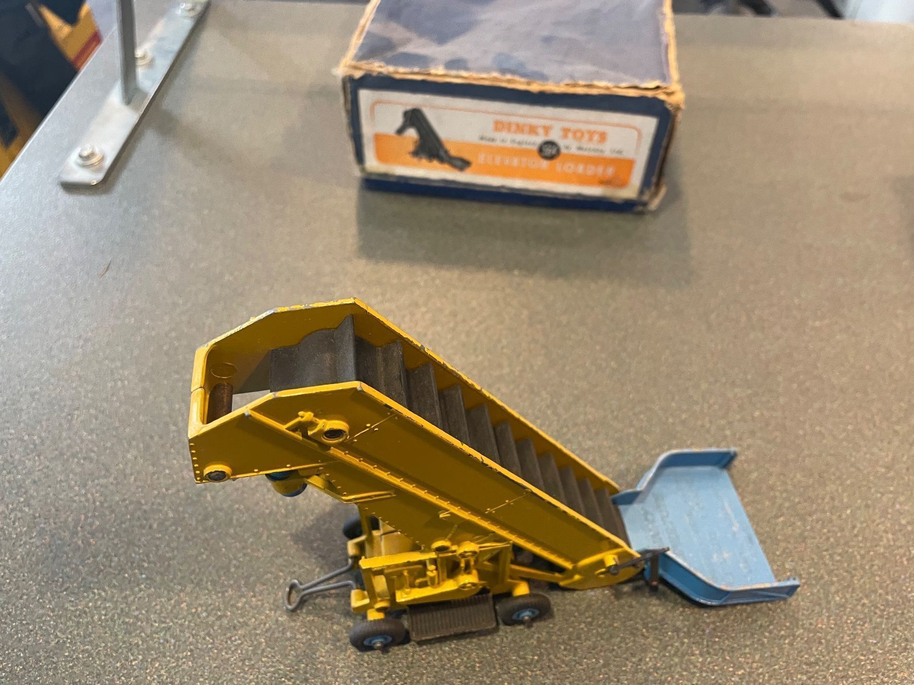 Dinky Toys Modellini d'auto: Dinky Toys 50564 Elevetor loader VINTAGE – Usato da Chiasso venduto da Carrara-Modellismo 6