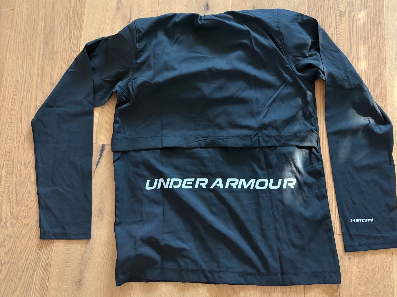 Under Armour Jacken: Under Armour Jacket Black Size M BRAND NEW – Neu (gemäss Beschreibung) aus Oberweningen von dala1. 2