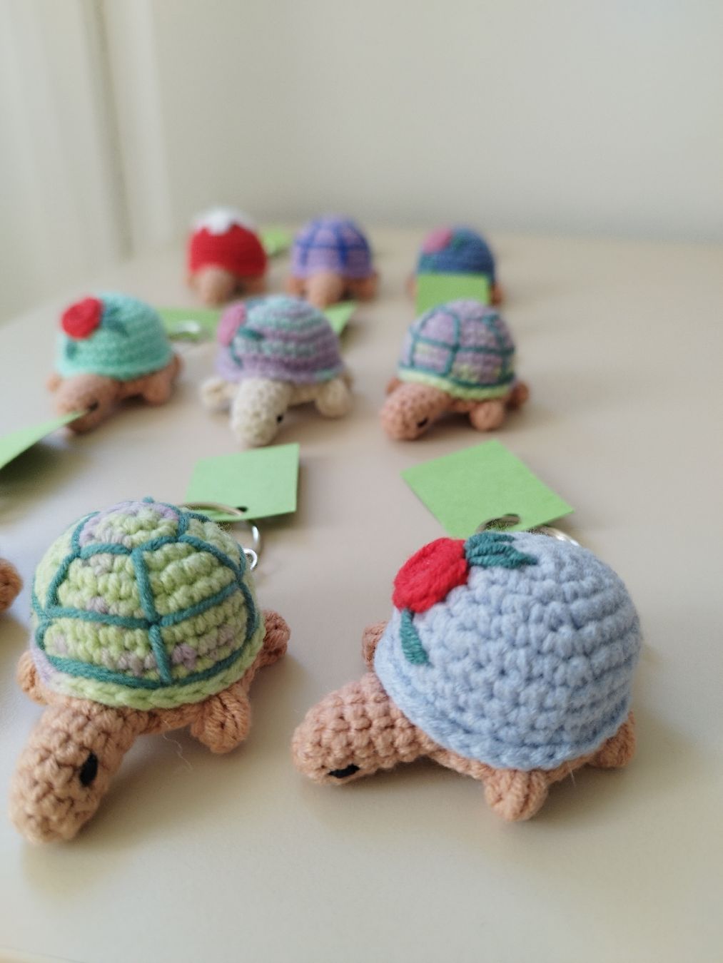 Portachiavi: Handmade Crochet Turtle Keychain 🐢 – Nuovo e nell'imballaggio originale da Arnex-sur-Orbe venduto da can_97vn 1