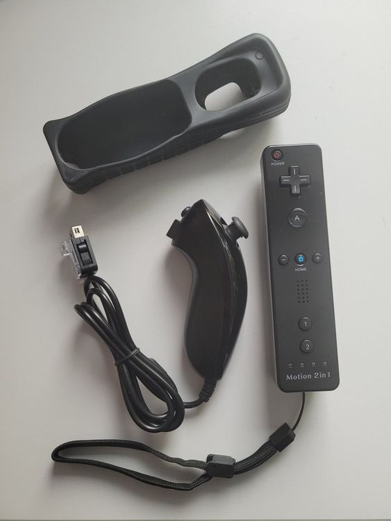 Wii / Wii U Nintendo Remote Controller Plus mit Nunchuk Kaufen auf