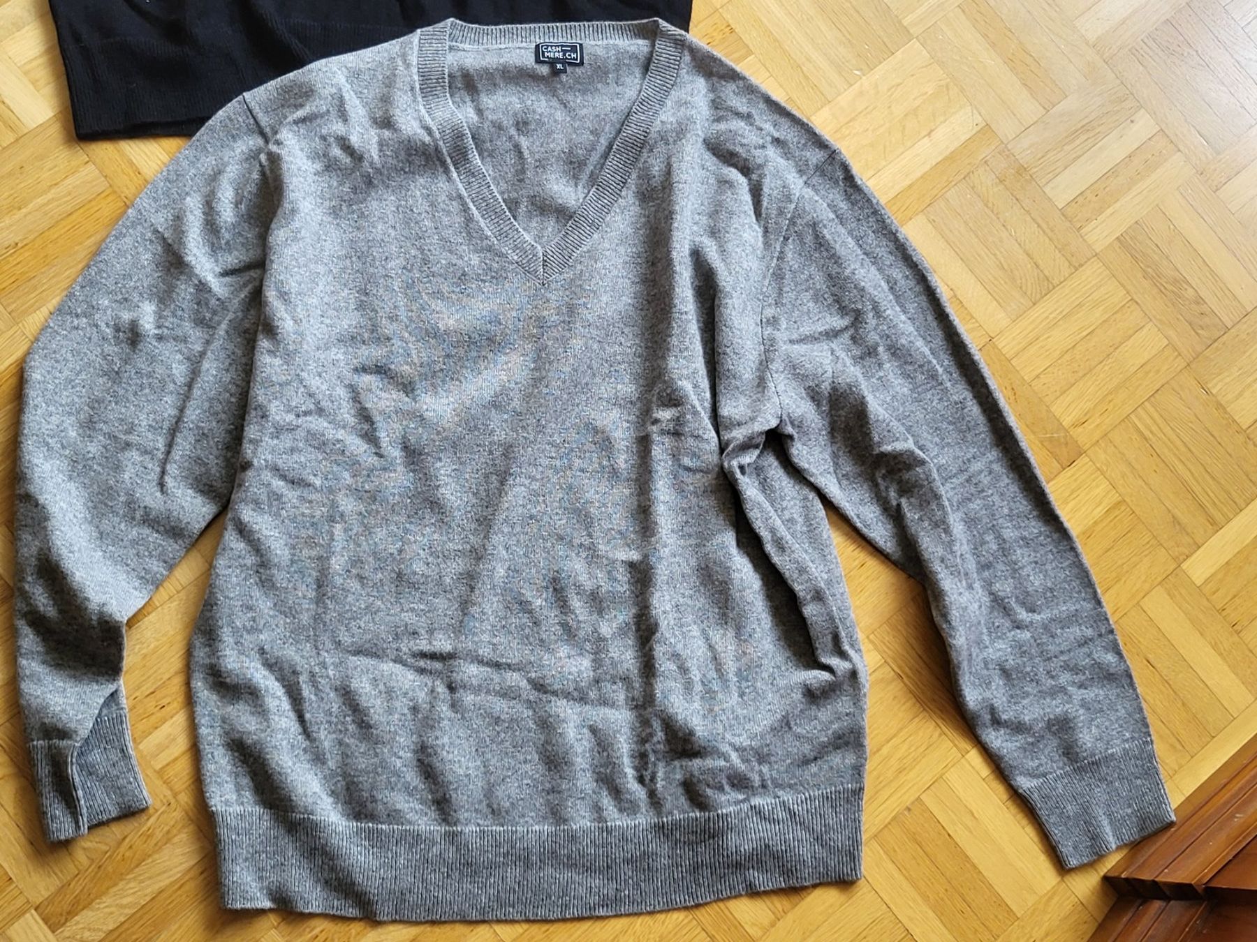 Pulls & Sweat-shirts: Herren Kaschmirpullover V-Neck Grau NEU 100%Cashmir – Neuf (Voir description) à Uzwil par mad_r6mv