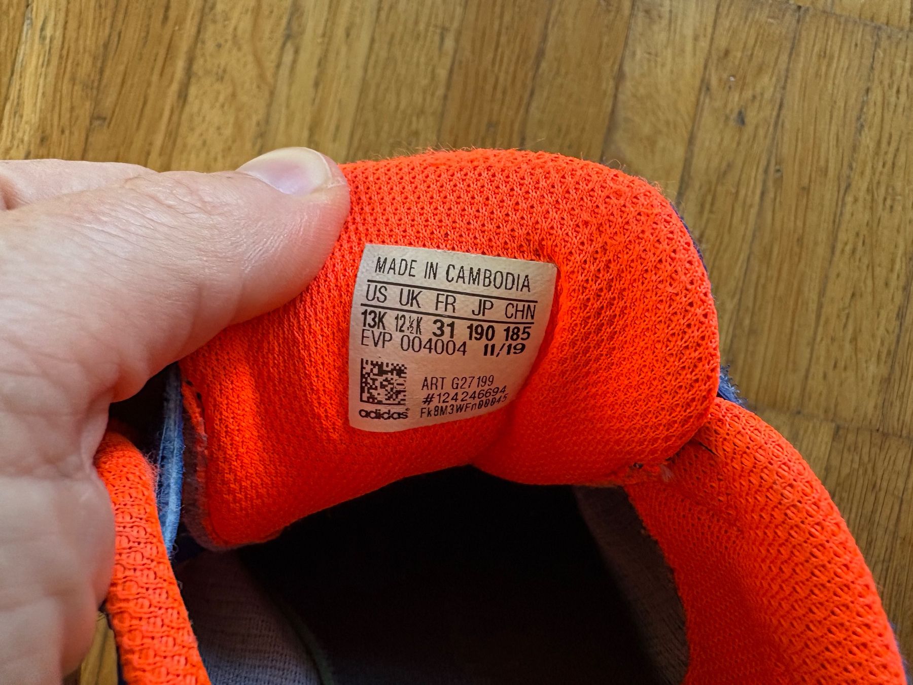Adidas Chaussures garçon: Kinder Hallenschuhe Adidas – D'occasion à Luzern par ann_hq9y 2