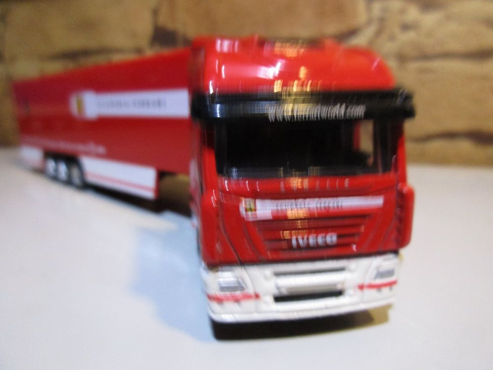 MÔ HÌNH ĐẦU KÉO IVECO SF SCUDERIA FERRARI (ĐỎ) 1:32 NEWRAY